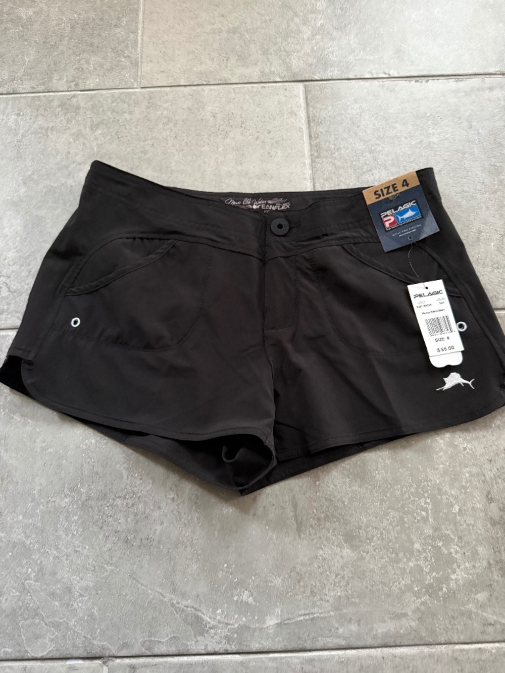 Pelagic Moana Hybrid Short in Black Size 4